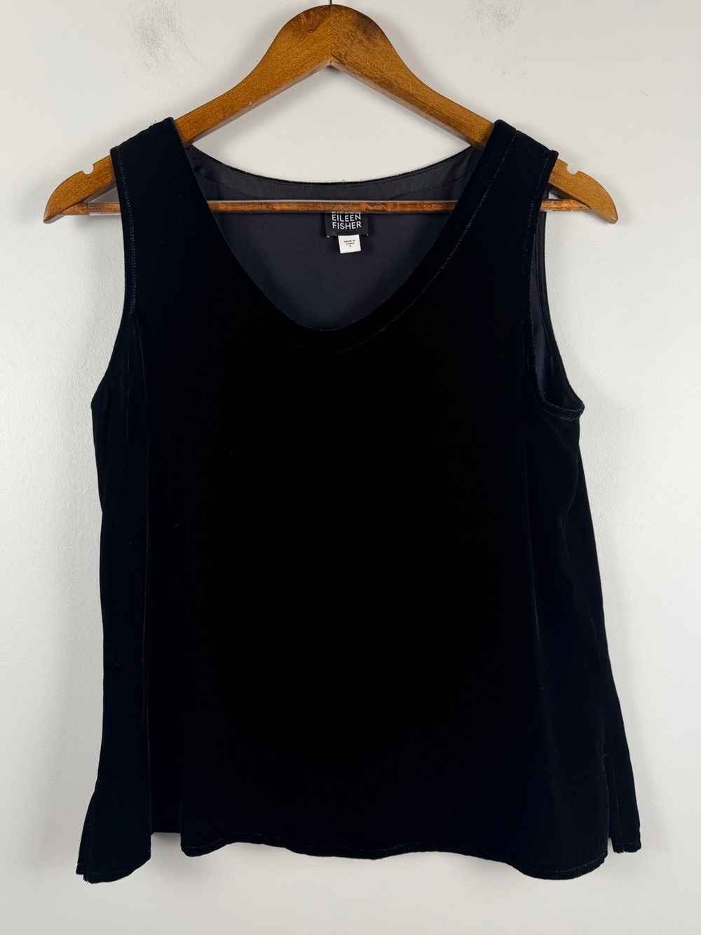 Eileen Fisher Black scoop neck silk blend velvet tank size small